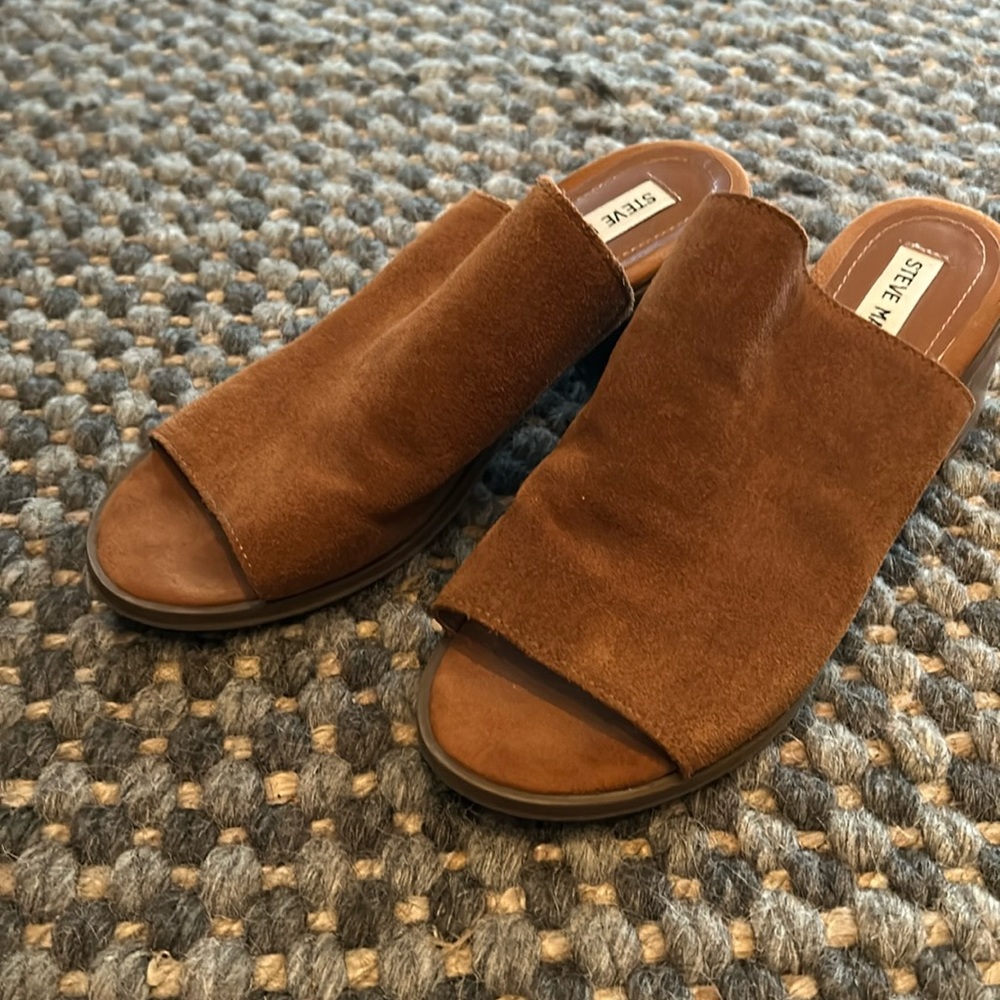 Size 7 Steve Madden suede heeled slides Very gently worn